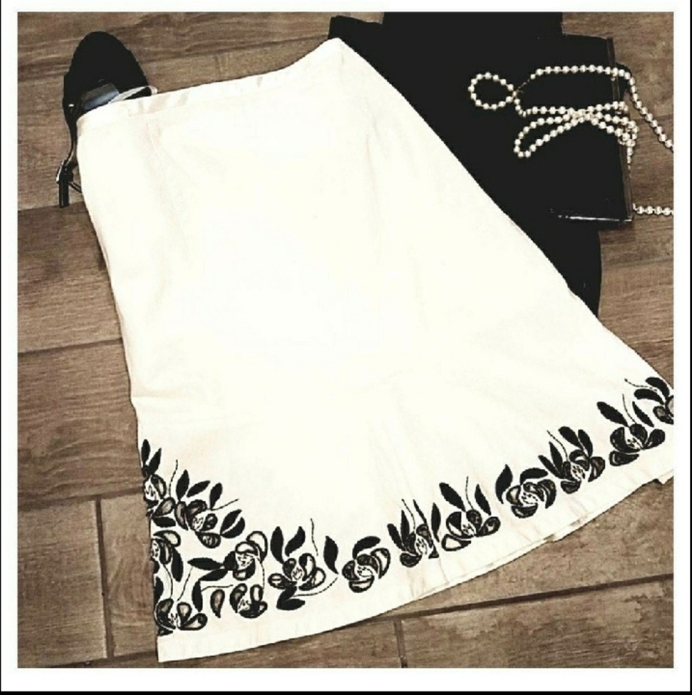 White House Black Market Skirt